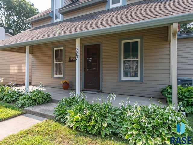 207 E 30th St Street, Sioux Falls, SD 57105