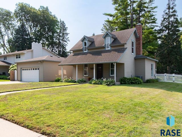207 E 30th St Street, Sioux Falls, SD 57105