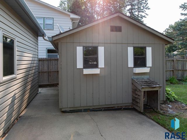 207 E 30th St Street, Sioux Falls, SD 57105