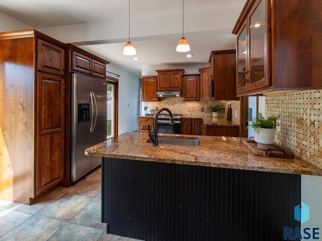 207 E 30th St Street, Sioux Falls, SD 57105
