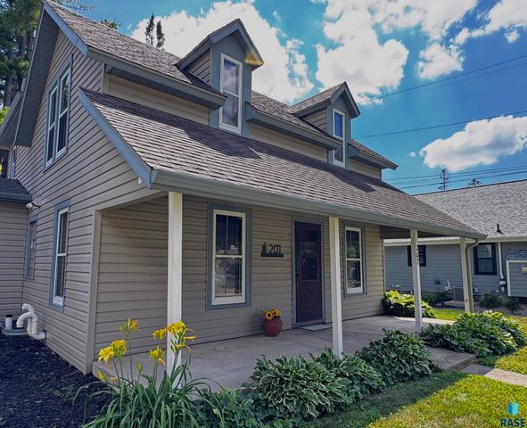 207 E 30th St Street, Sioux Falls, SD 57105
