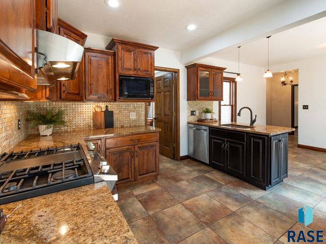207 E 30th St Street, Sioux Falls, SD 57105