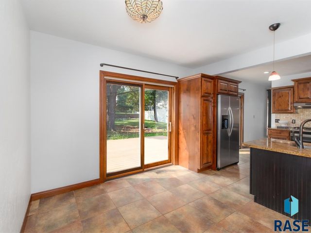207 E 30th St Street, Sioux Falls, SD 57105