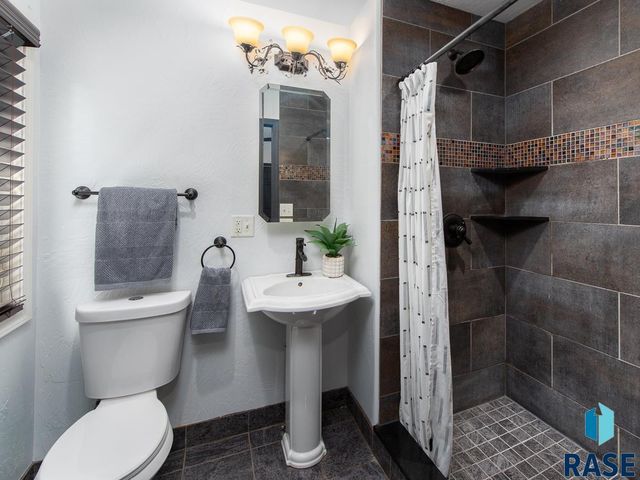 207 E 30th St Street, Sioux Falls, SD 57105