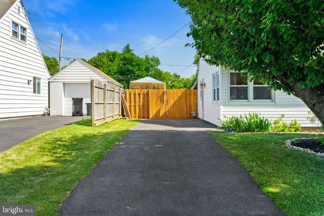 1915 EASTMAN AVE, Bethlehem, PA 18018