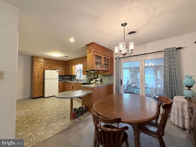 2714 FILLMORE DR, Chambersburg, PA 17201