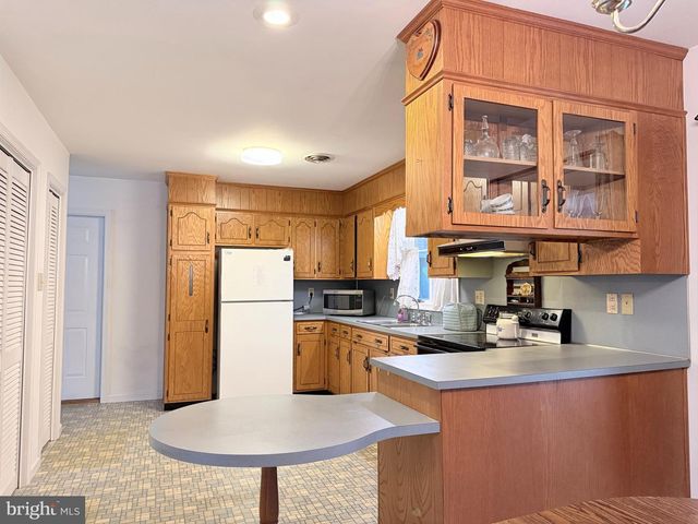 2714 FILLMORE DR, Chambersburg, PA 17201