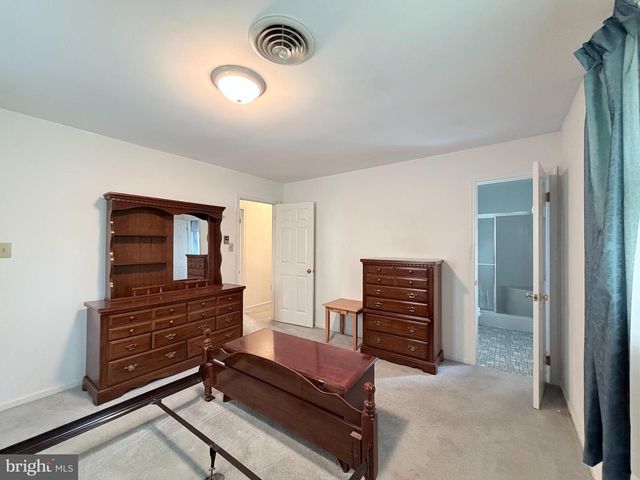 2714 FILLMORE DR, Chambersburg, PA 17201