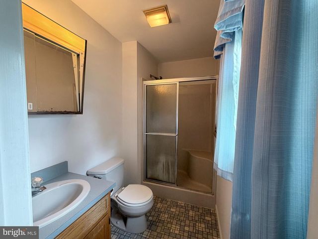 2714 FILLMORE DR, Chambersburg, PA 17201