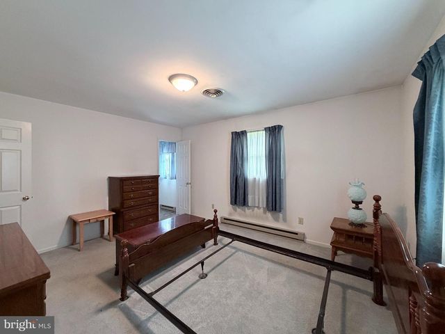 2714 FILLMORE DR, Chambersburg, PA 17201