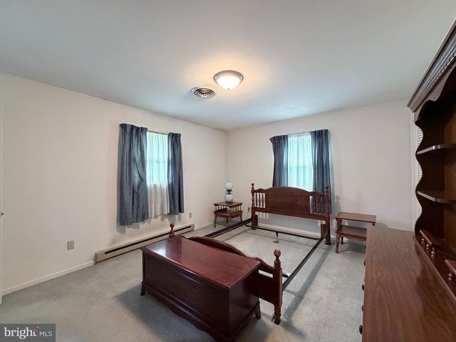 2714 FILLMORE DR, Chambersburg, PA 17201