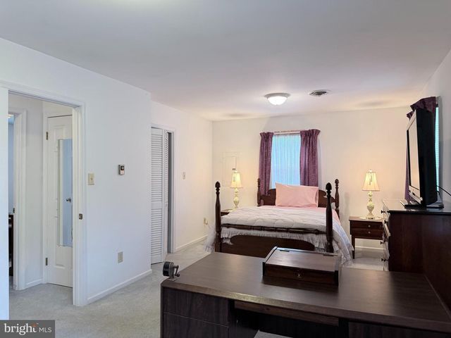 2714 FILLMORE DR, Chambersburg, PA 17201
