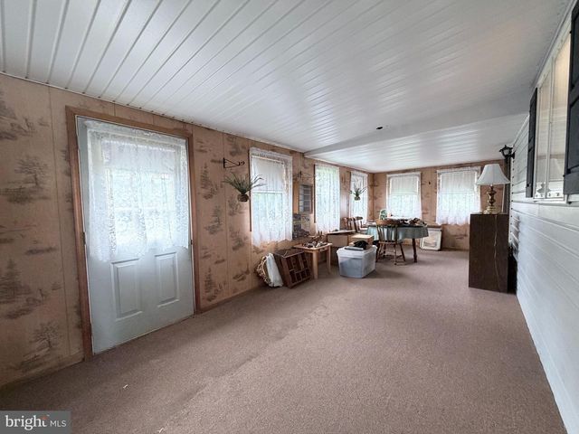 2714 FILLMORE DR, Chambersburg, PA 17201