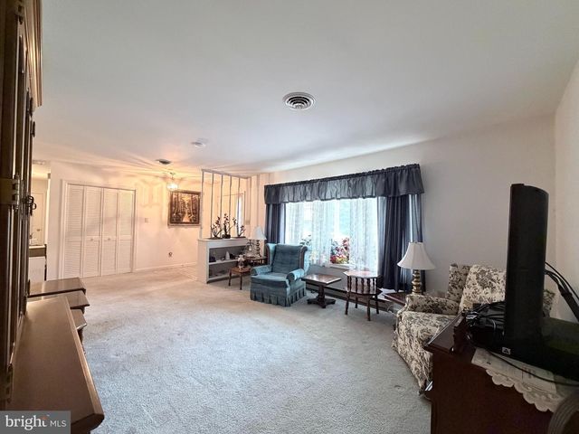2714 FILLMORE DR, Chambersburg, PA 17201