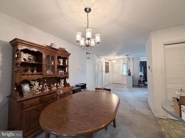 2714 FILLMORE DR, Chambersburg, PA 17201