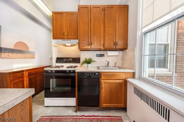 10 Crestmont Rd 6C, Montclair Twp., NJ 07042