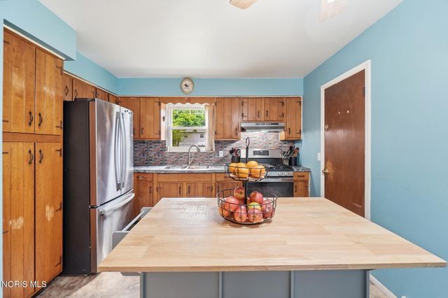 6150 Meadowvale Drive, Toledo, OH 43613