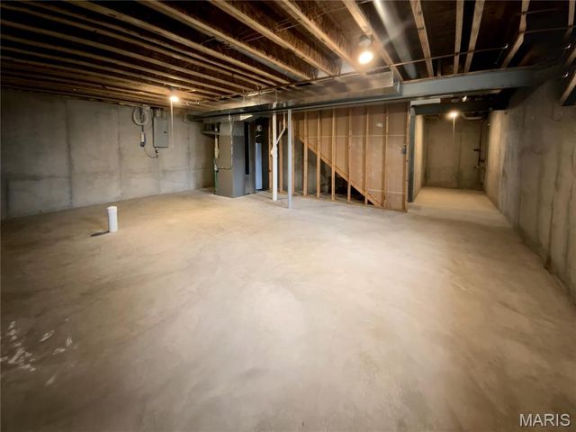 1605 Hurstborough Manor Drive, Hazelwood, MO 63042