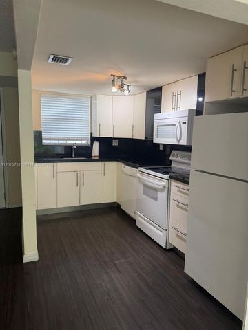 30 NW 87th Ave C225, Miami, FL 33172