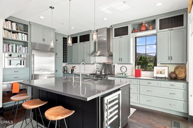 1583 Church Street, Ventura, CA 93001