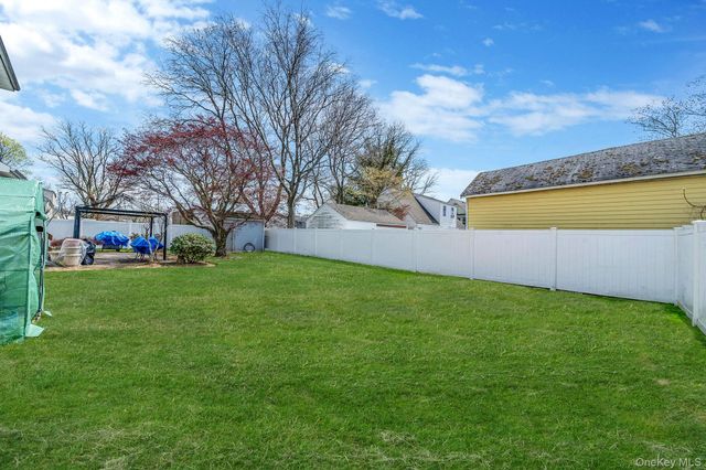 14 Chichester Road, Huntington Station, NY 11746