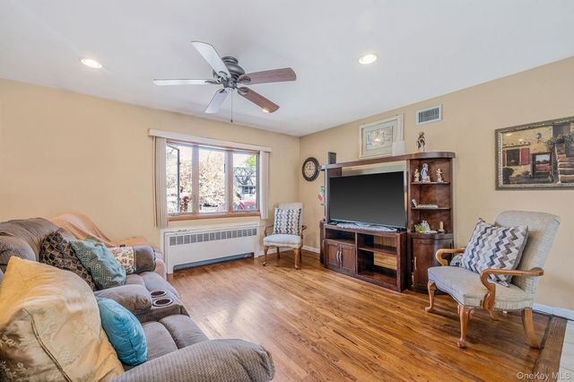 14 Chichester Road, Huntington Station, NY 11746