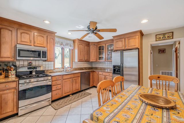 14 Chichester Road, Huntington Station, NY 11746