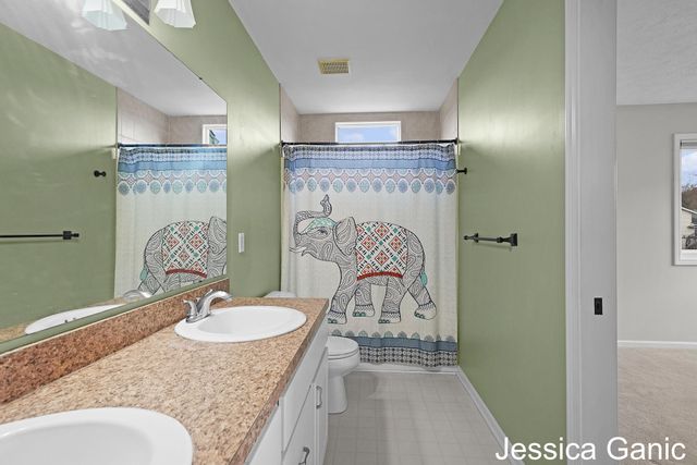 553 Sunmeadow Drive Se, Gaines Twp, MI 49508