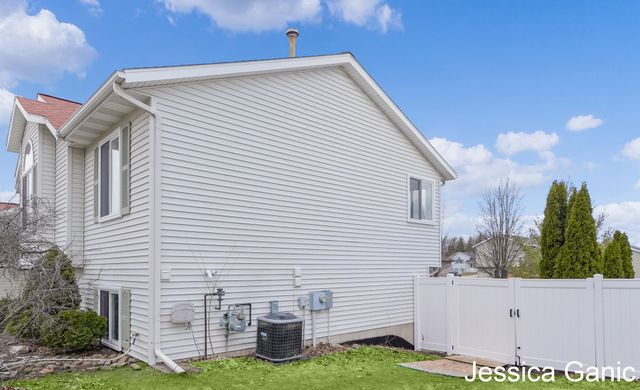 553 Sunmeadow Drive Se, Gaines Twp, MI 49508