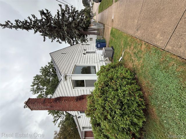 879 Highland Avenue, Lincoln Park, MI 48146