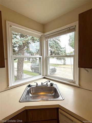 879 Highland Avenue, Lincoln Park, MI 48146