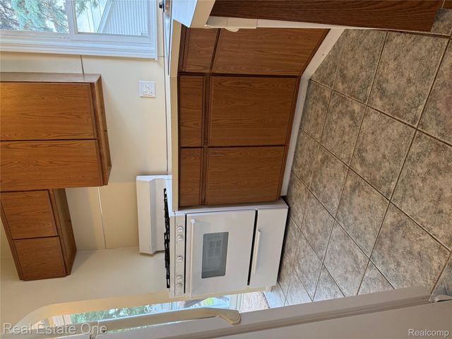 879 Highland Avenue, Lincoln Park, MI 48146