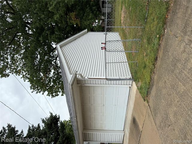 879 Highland Avenue, Lincoln Park, MI 48146