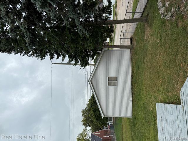 879 Highland Avenue, Lincoln Park, MI 48146