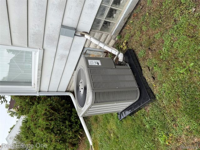 879 Highland Avenue, Lincoln Park, MI 48146