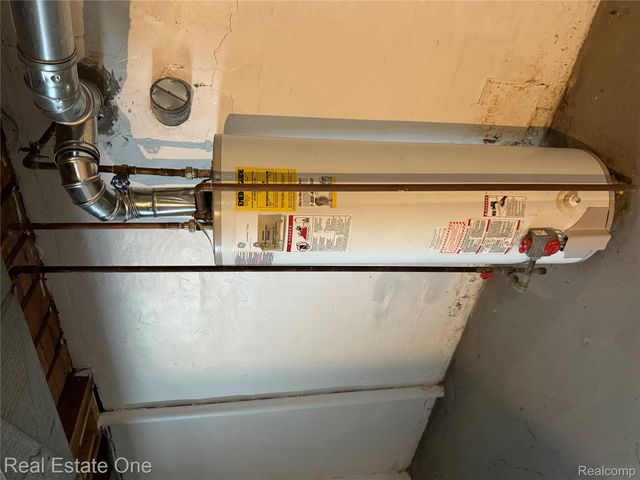 879 Highland Avenue, Lincoln Park, MI 48146