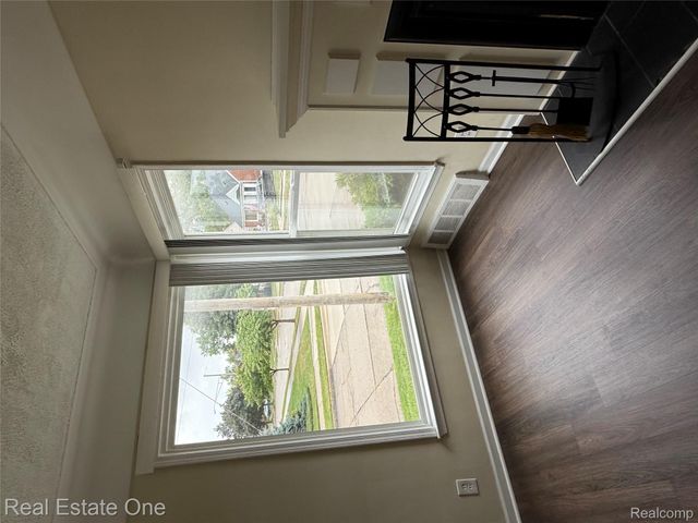 879 Highland Avenue, Lincoln Park, MI 48146