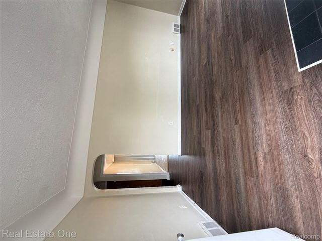 879 Highland Avenue, Lincoln Park, MI 48146