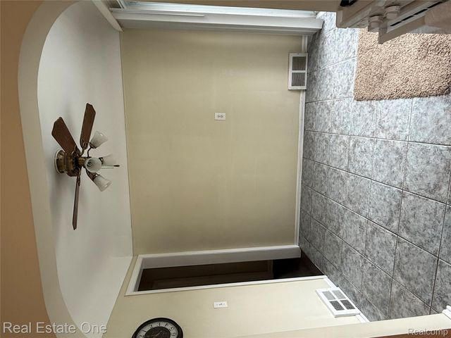 879 Highland Avenue, Lincoln Park, MI 48146