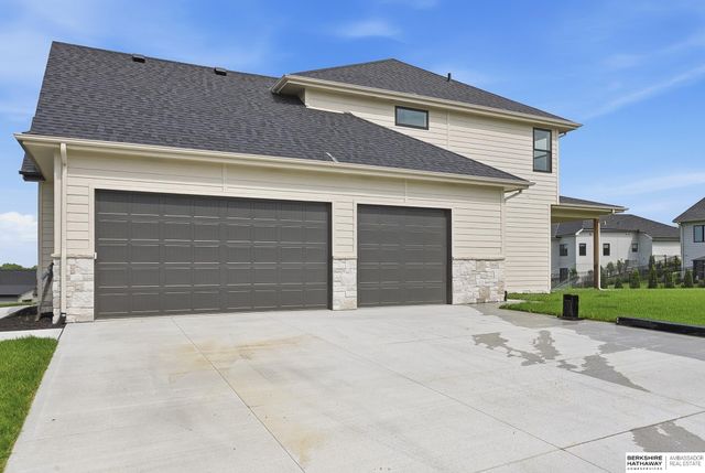 19031 Sycamore Drive, Gretna, NE 68028