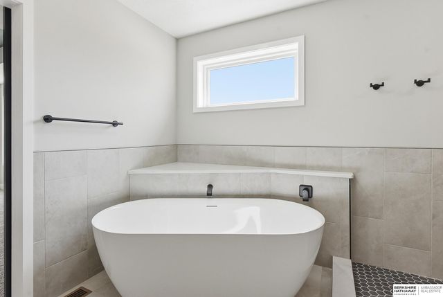 19031 Sycamore Drive, Gretna, NE 68028