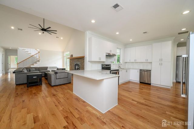 74 Woosamonsa Road, Pennington, NJ 08534