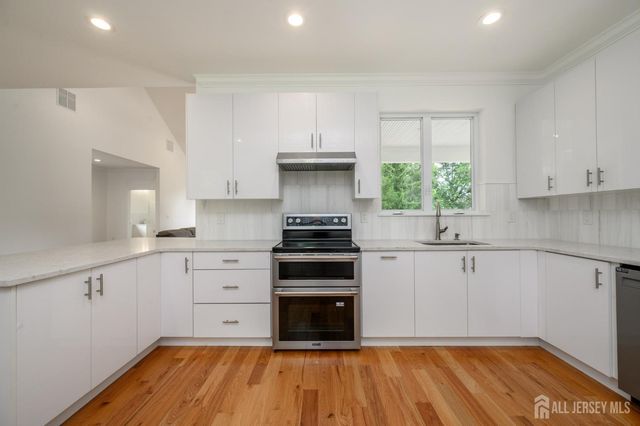 74 Woosamonsa Road, Pennington, NJ 08534