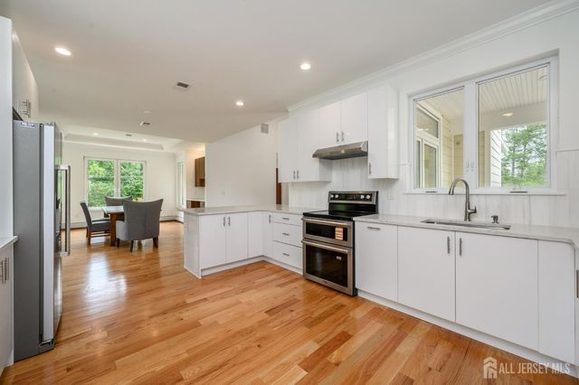 74 Woosamonsa Road, Pennington, NJ 08534