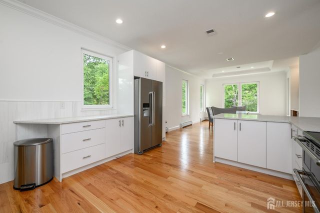 74 Woosamonsa Road, Pennington, NJ 08534