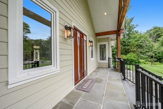 74 Woosamonsa Road, Pennington, NJ 08534