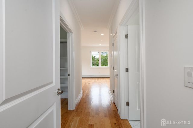 74 Woosamonsa Road, Pennington, NJ 08534