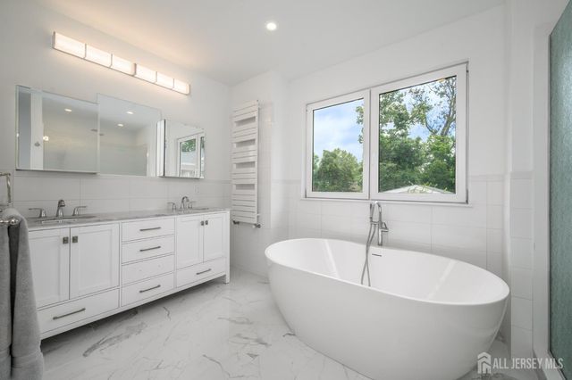 74 Woosamonsa Road, Pennington, NJ 08534