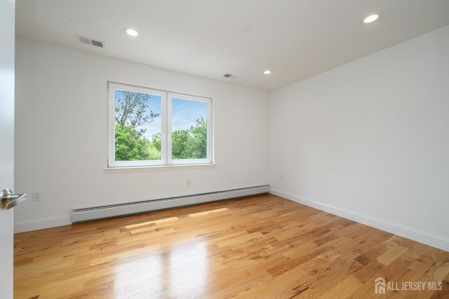 74 Woosamonsa Road, Pennington, NJ 08534