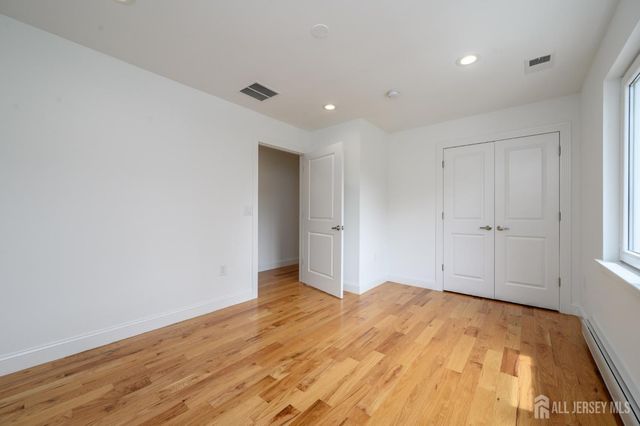 74 Woosamonsa Road, Pennington, NJ 08534